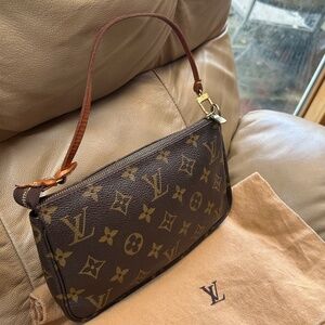 Louis Vuitton Pochette Accessories in Monogram ✨